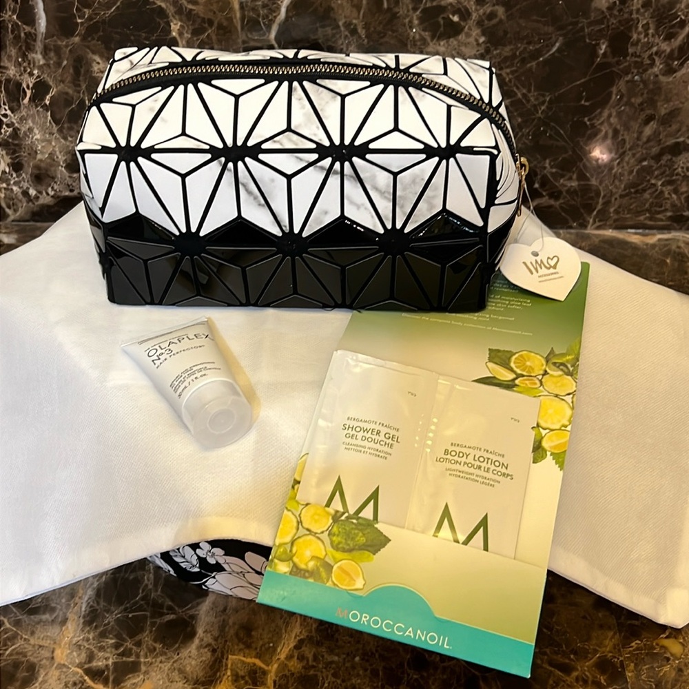 IMOSHION-Cosmetic Case /Bag Zip Top Closure + 2 Lux Beauty Care Samples Gift-NWT